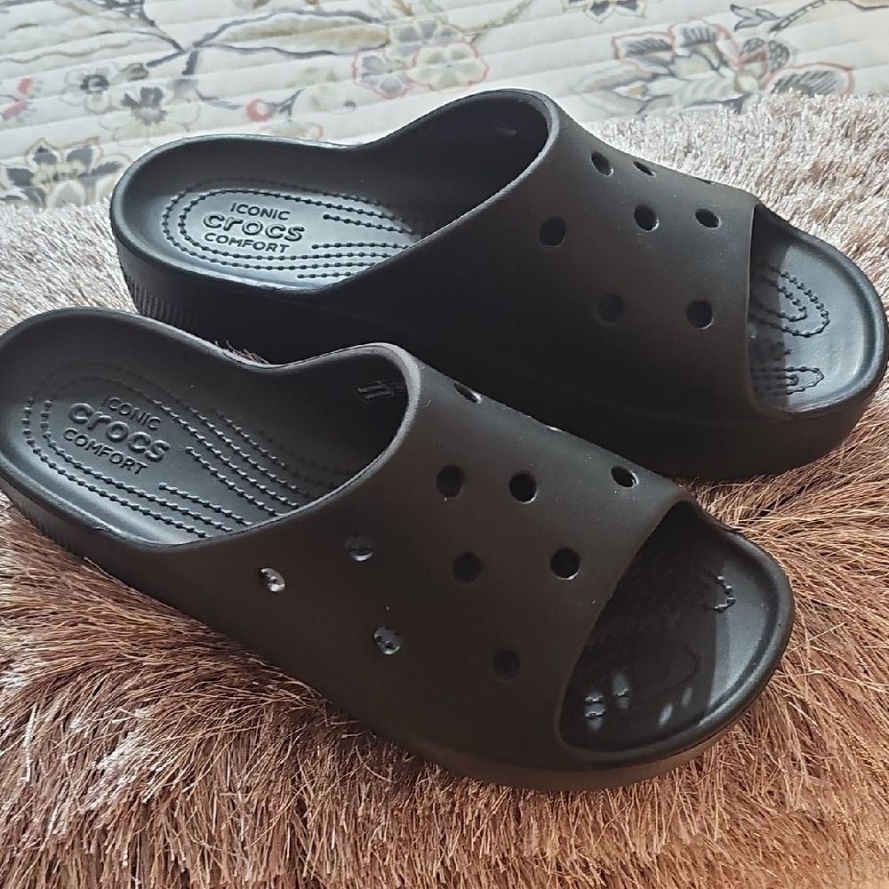 Crocs Classic Platform Slide 9